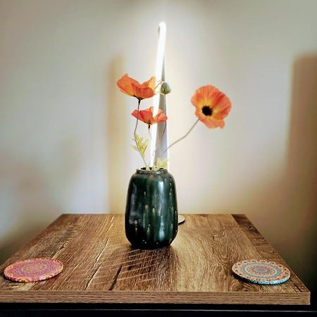 Grassmere - 3 Bed House With Private Garden Horley Eksteriør billede
