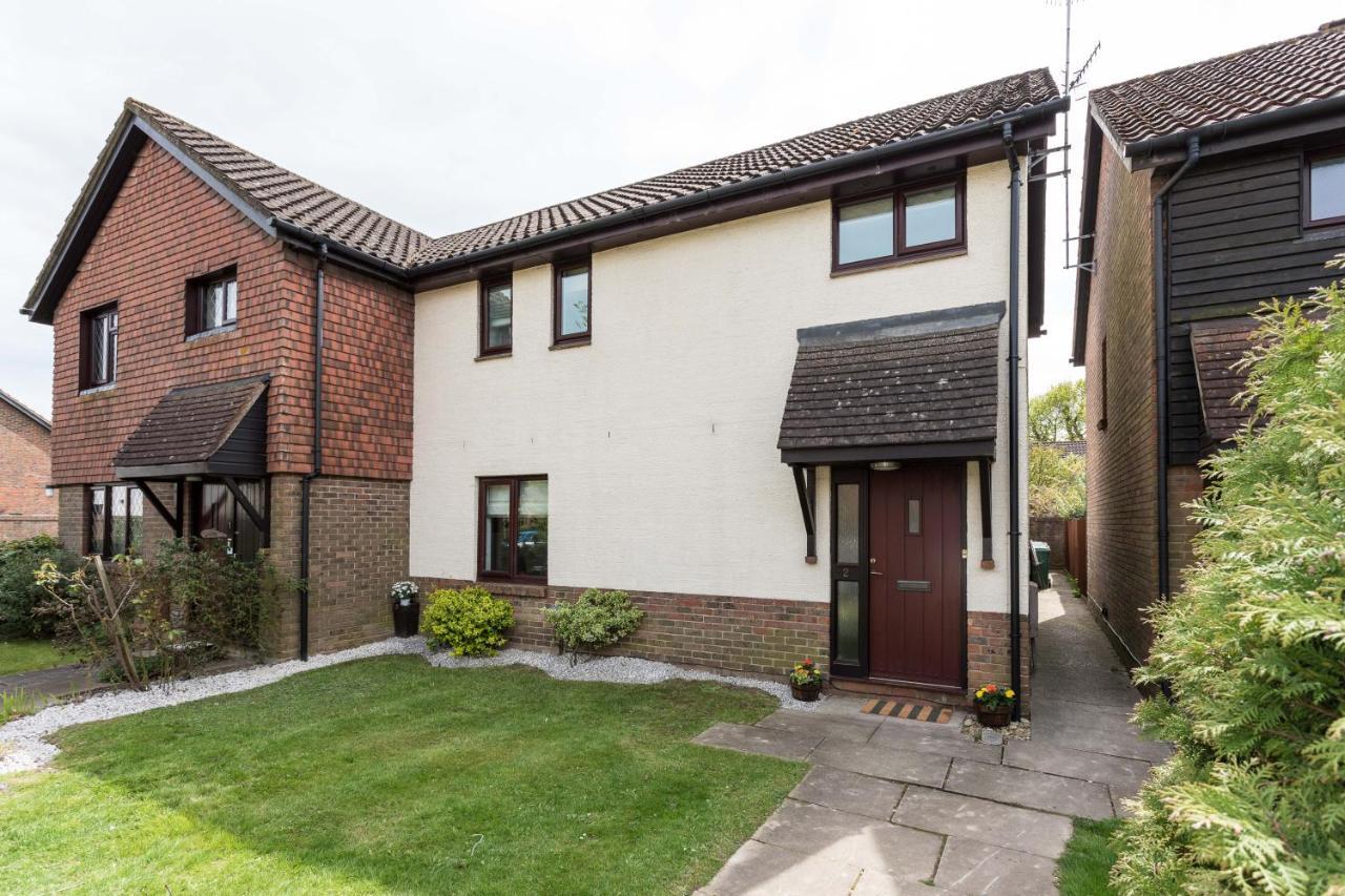 Grassmere - 3 Bed House With Private Garden Horley Eksteriør billede