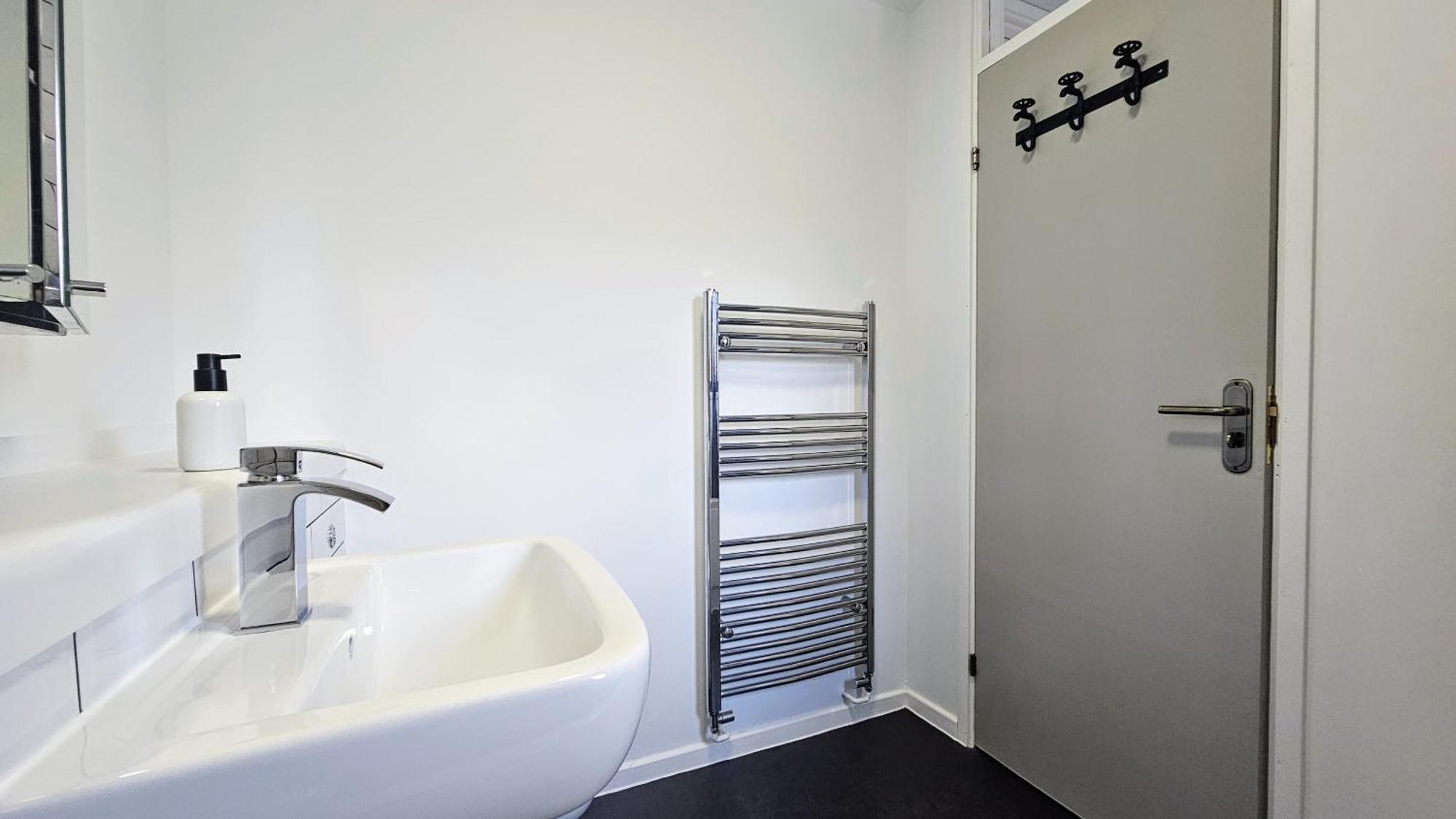 Grassmere - 3 Bed House With Private Garden Horley Eksteriør billede