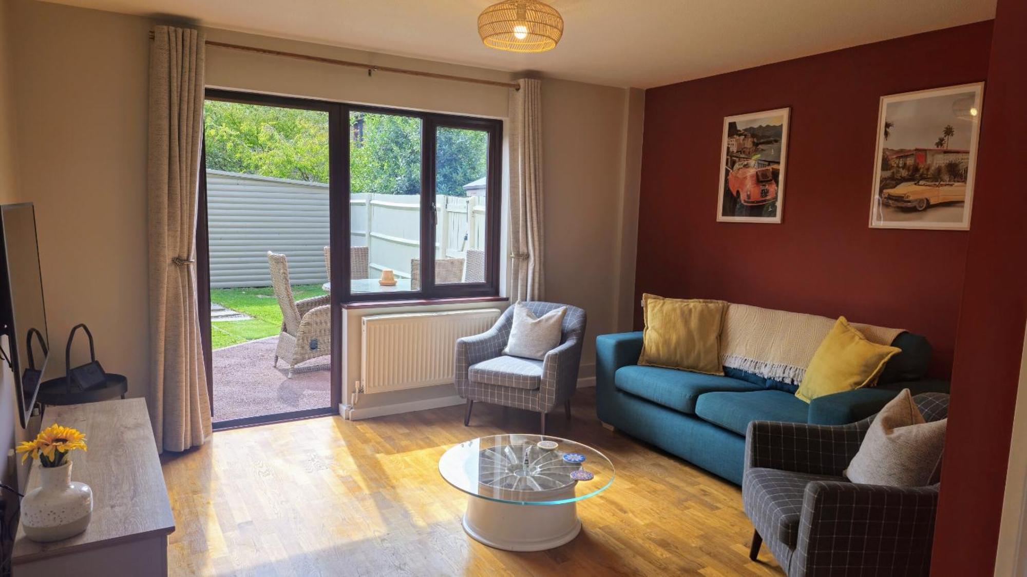 Grassmere - 3 Bed House With Private Garden Horley Eksteriør billede